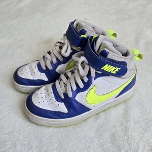 Boy's Nike Shoes Athletic Sneakers Court Borough Mid 2 Sneaker Size 3.5 Youth